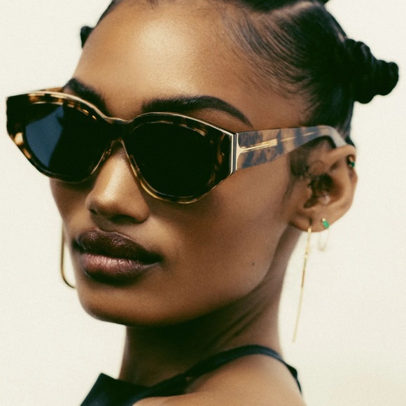 DEZI Charge It Tortoise Sunglasses - Picture 2 of 15